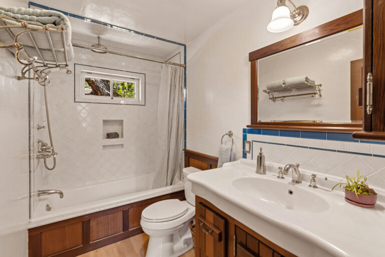 Bathroom (4)