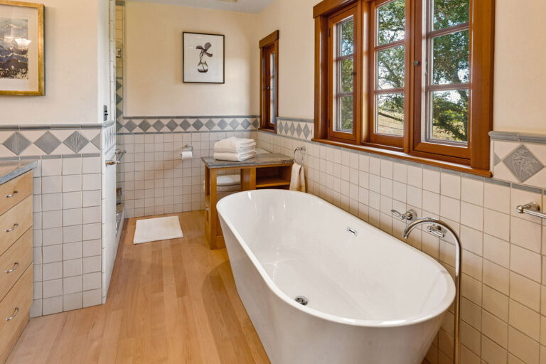 Primary Bathroom (2)